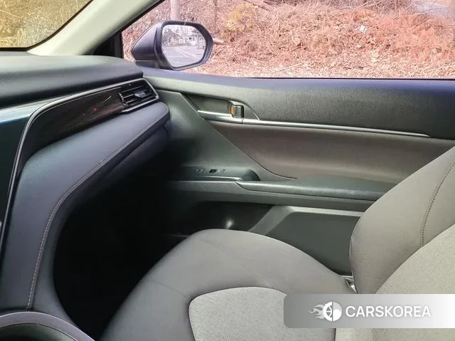 Toyota Camry (XV70) 2020 Серый из Кореи, фото 6