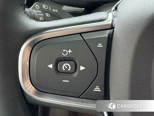 Volvo XC60 2023 Серебристо-серый из Китая, фото 6