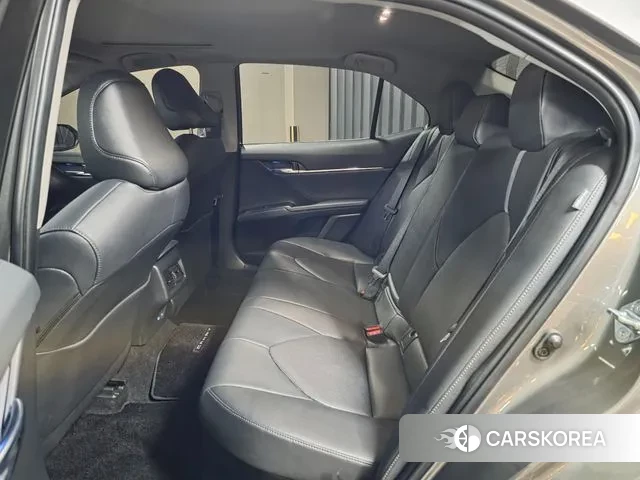 Toyota Camry (XV70) 2023 Песочный из Кореи, фото 6