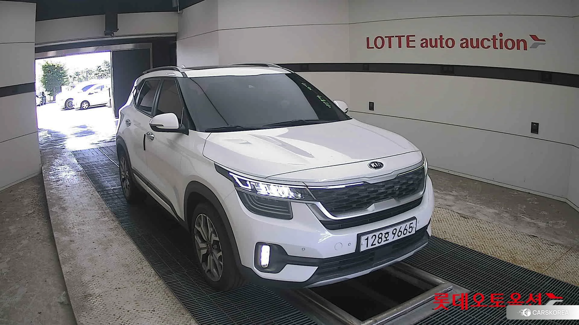 Kia Seltos 2020 Snow White Pearl из Кореи, фото 6