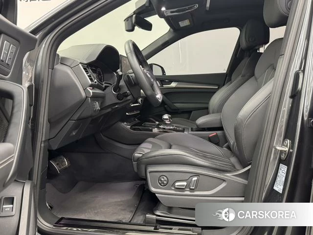 Audi Q5L 2023 Темно-серый из Китая, фото 6