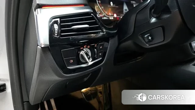 BMW 5 Series (G30) 2022 Белый из Кореи, фото 6