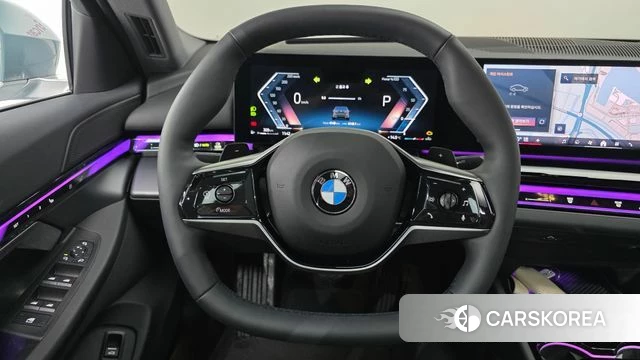 BMW 5 Series (G60) 2025 Небесно-голубой из Кореи, фото 6