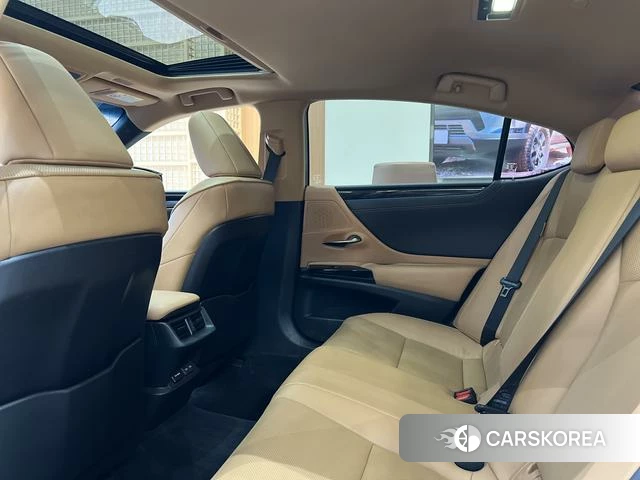 Lexus ES 2022 Белый из Китая, фото 6