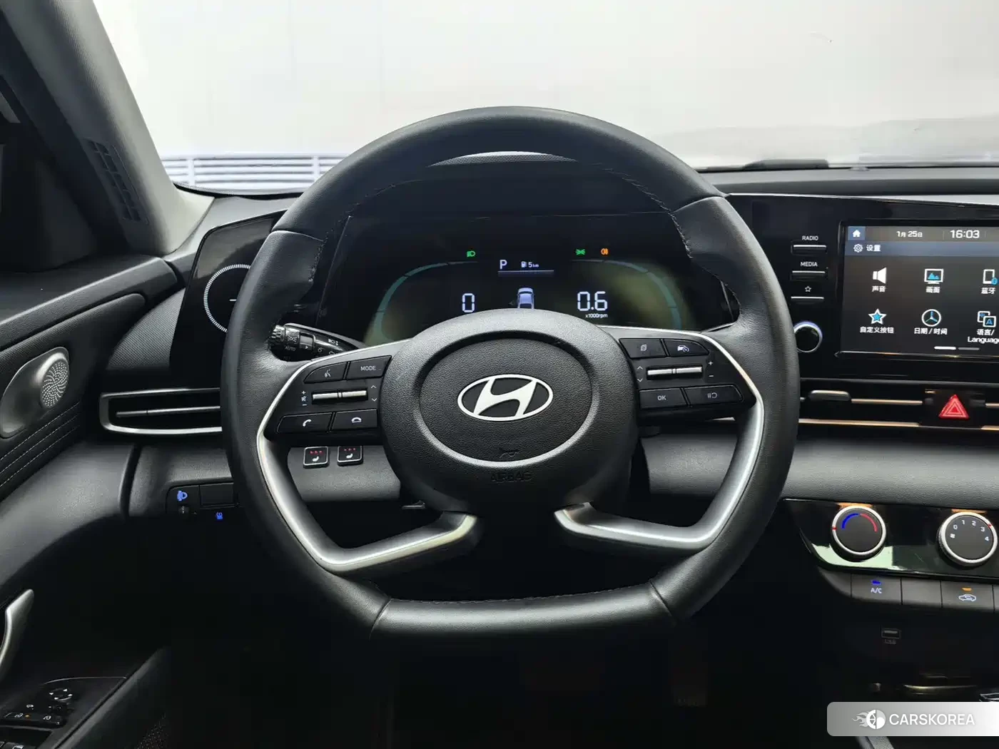 Hyundai Elantra 2023 Белый из Китая, фото 6