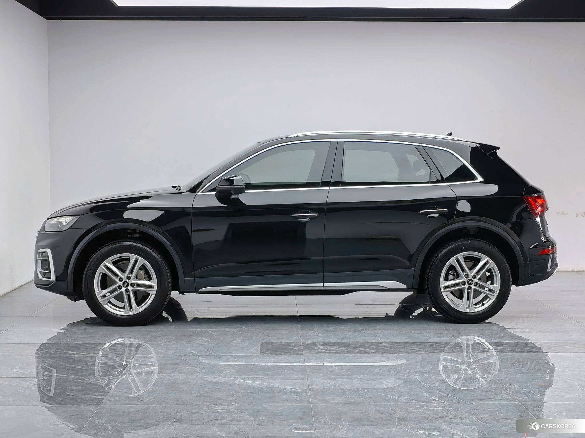 Audi Q5L 2021 Черный из Китая, фото 6