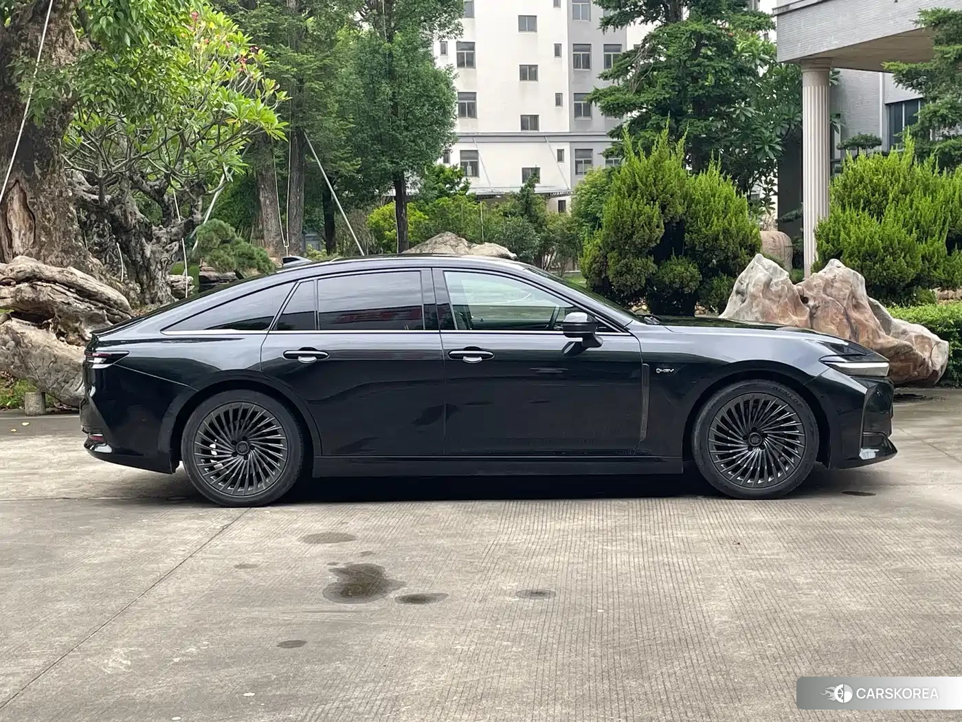 Toyota Crown 2024 Черный из Китая, фото 6