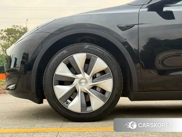 Tesla Model Y 2023 Черный из Китая, фото 6