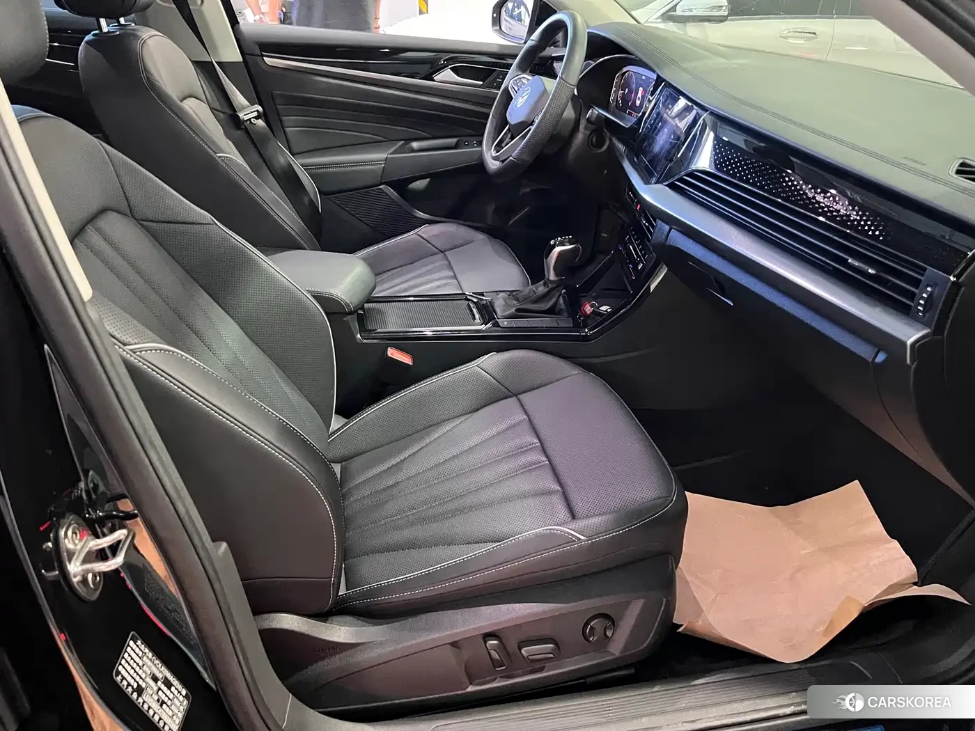 Volkswagen Passat 2024 Черный из Китая, фото 6