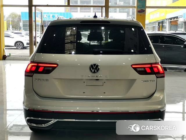 Volkswagen Tiguan L 2023 Серебристо-серый из Китая, фото 6