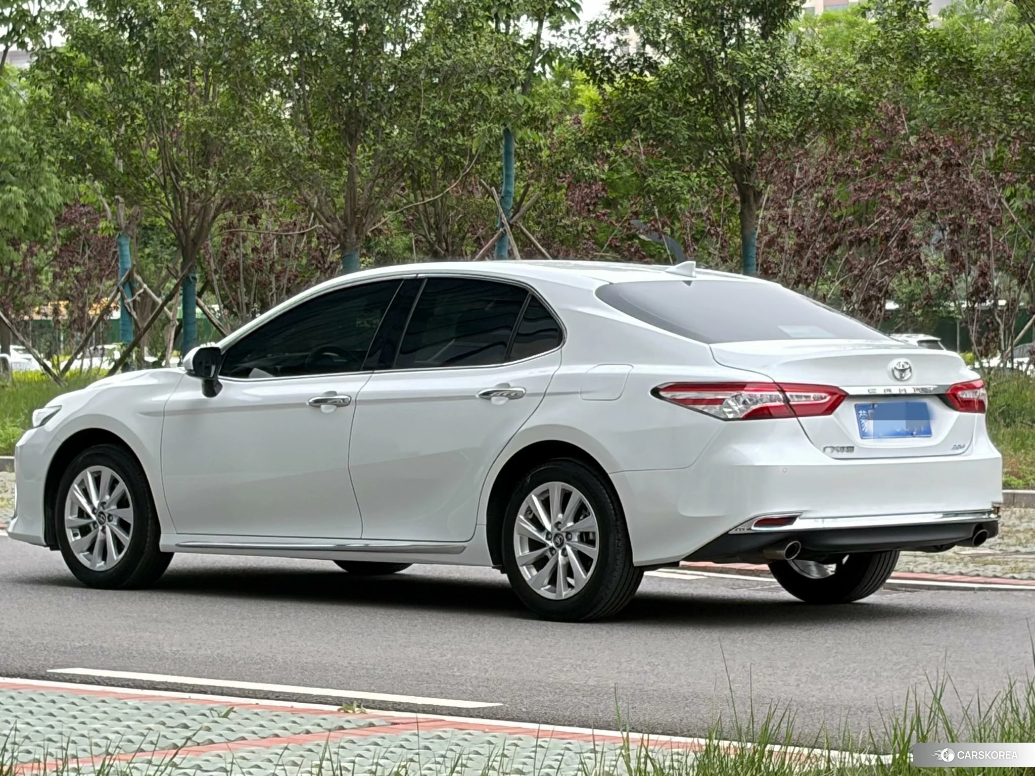 Toyota Camry 2023 Белый из Китая, фото 6