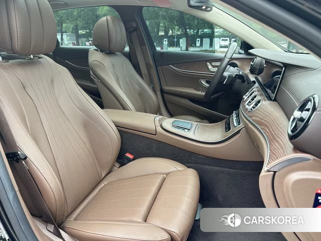 Mercedes-Benz E-class 2022 Черный из Китая, фото 6