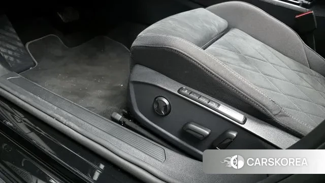 Volkswagen Golf 8th Generation 2024 Черный из Кореи, фото 6