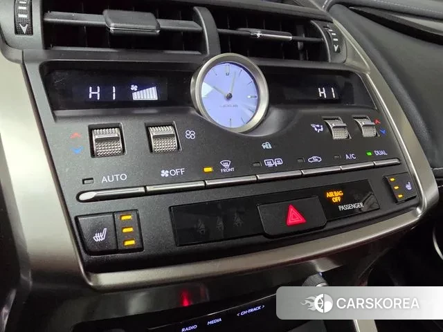 Lexus NX300h 2018 Серебряный из Кореи, фото 6