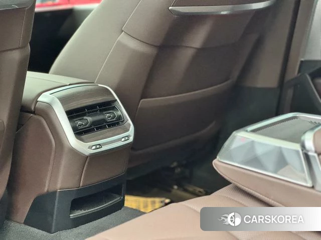 BMW 7 series 2023 Черный из Китая, фото 6