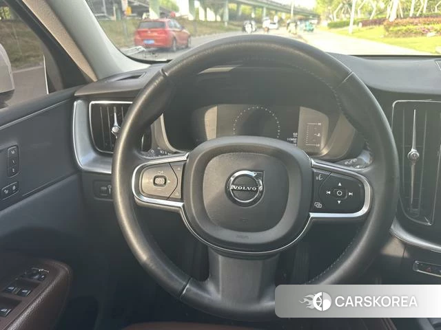 Volvo XC60 2020 Белый из Китая, фото 6