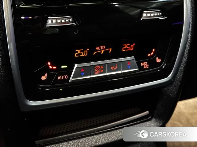 BMW X7 (G07) 2024 Черный из Кореи, фото 6