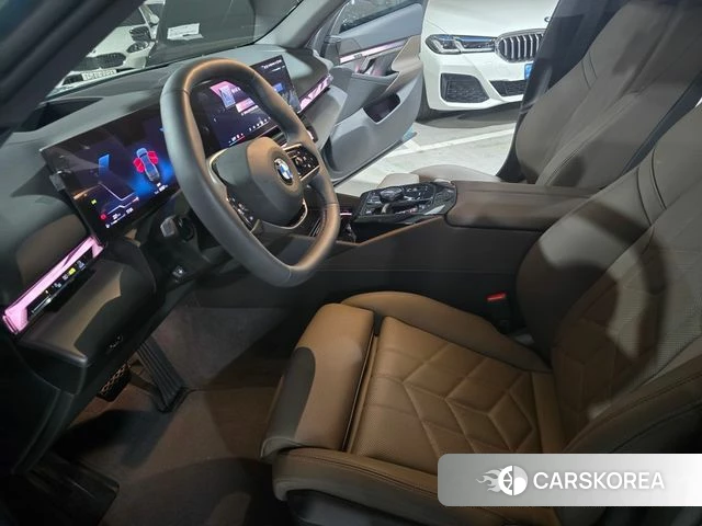 BMW 5 Series (G60) 2025 Небесно-голубой из Кореи, фото 6