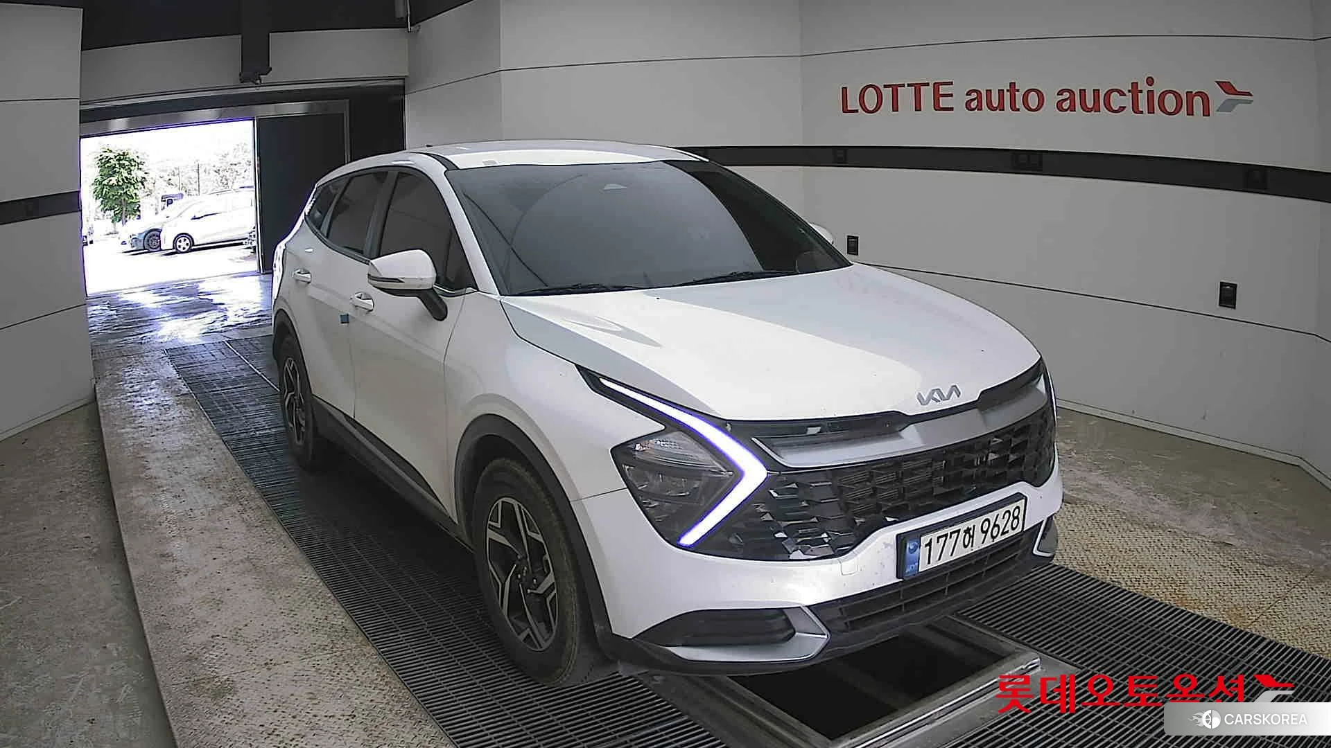 Kia Sportage 2024 Snow White Pearl из Кореи, фото 6