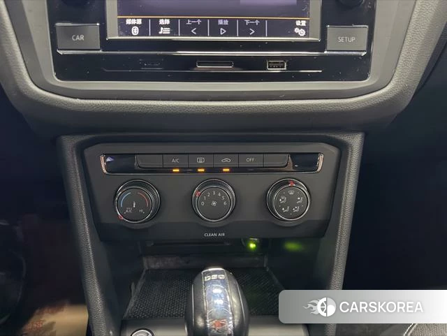 Volkswagen Tiguan L 2018 Серебристо-серый из Китая, фото 6