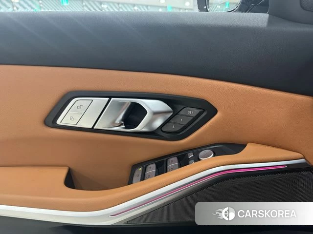 BMW 3 Series (G20) 2024 Светло-серебряный цвет из Кореи, фото 6