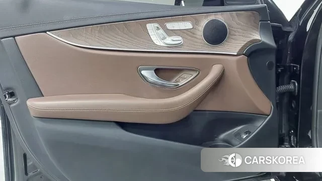 Mercedes-Benz E-Class W213 2021 Черный из Кореи, фото 6