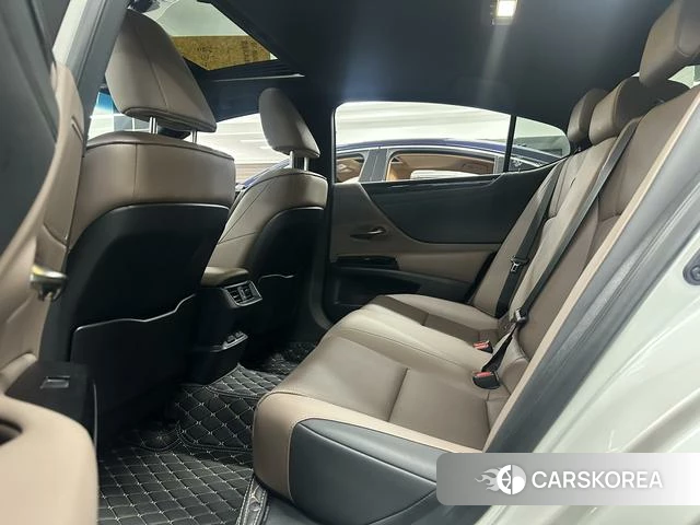Lexus ES 2024 Белый из Китая, фото 6