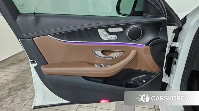 Mercedes-Benz E-Class W213 2023 Белый из Кореи, фото 6