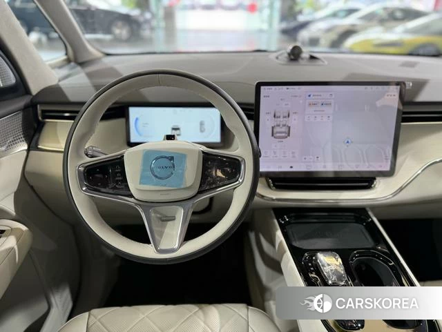 Volvo EM90 2026 Черный из Китая, фото 6