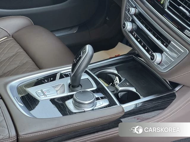 BMW 7 series 2021 Темно-серый из Китая, фото 6