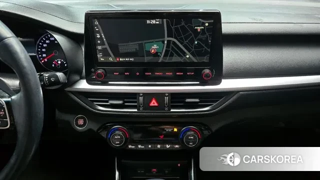 Kia The New K3 2nd generation 2021 Белый из Кореи, фото 6