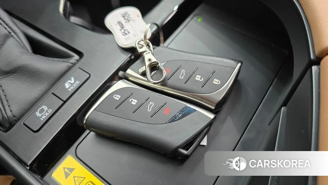 Lexus ES300h 7th generation 2023 Серебристо-серый из Кореи, фото 6