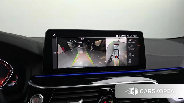BMW 5 Series (G30) 2023 Серебристо-серый из Кореи, фото 6