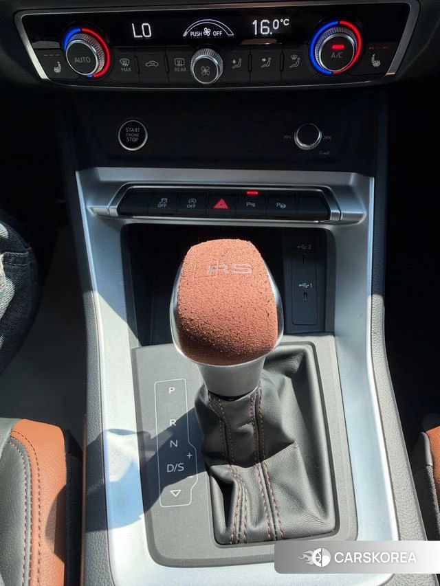 Audi Q3 2022 Темно-серый из Китая, фото 6