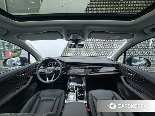 Audi Q7 2025 Черный из Китая, фото 6