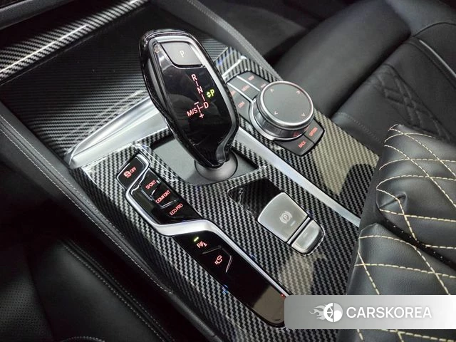BMW 5 Series (G30) 2023 Белый из Кореи, фото 6