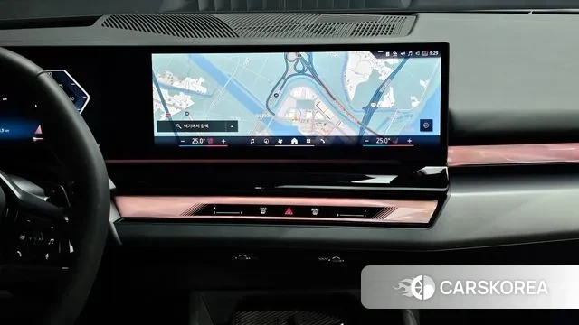 BMW 5 Series (G60) 2025 Черный из Кореи, фото 6