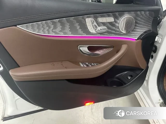 Mercedes-Benz E-Class W213 2022 Белый из Кореи, фото 6