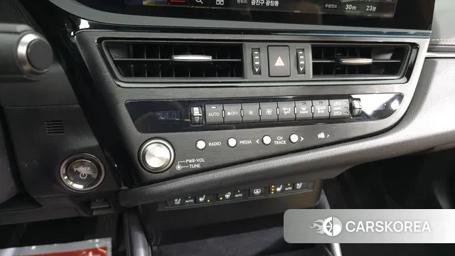 Lexus ES300h 7th generation 2024 Черный из Кореи, фото 6