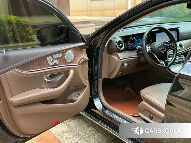 Mercedes-Benz E-class 2023 Черный из Китая, фото 6
