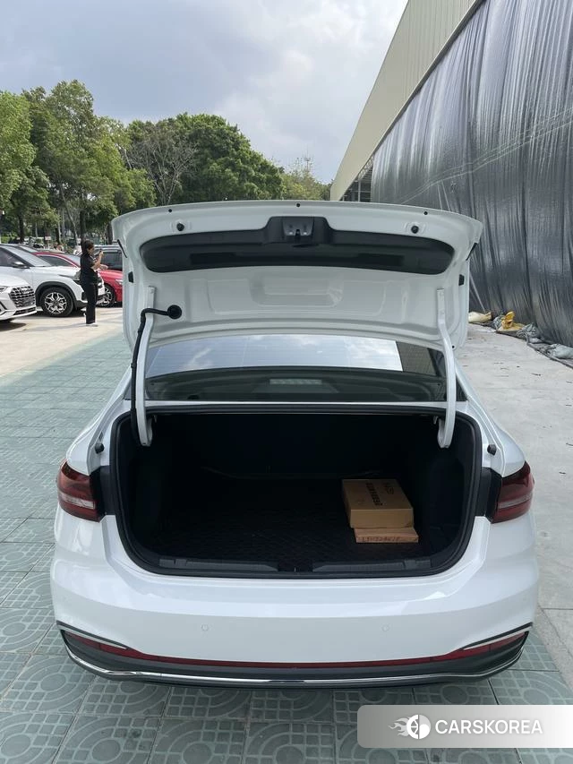 Volkswagen Lavida 2023 Белый из Китая, фото 6