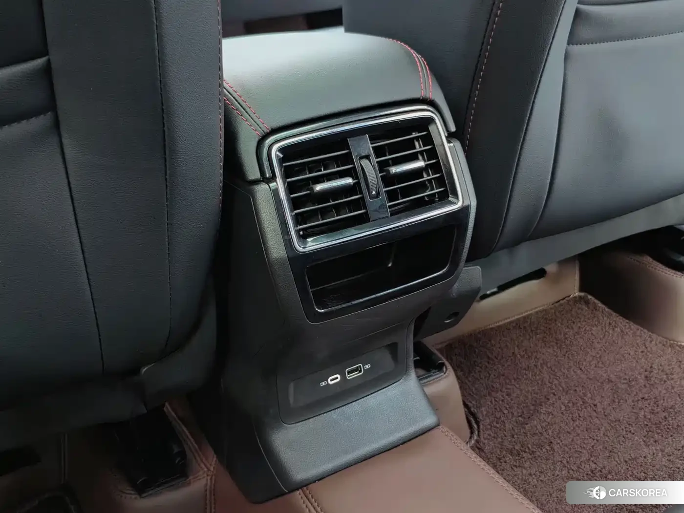 Skoda Karoq 2023 Белый из Китая, фото 6