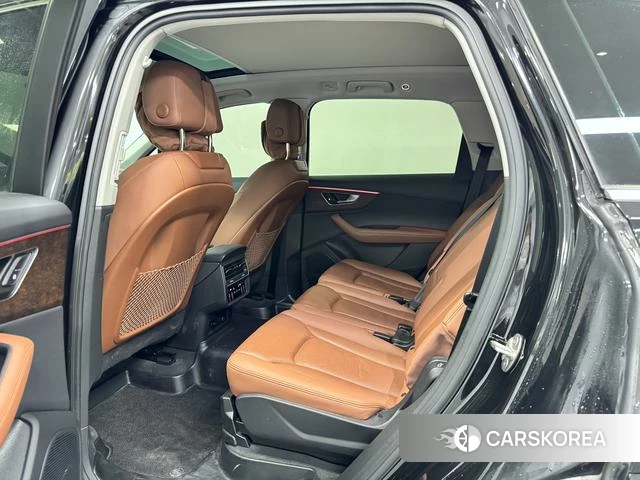 Audi Q7 2023 Черный из Китая, фото 6