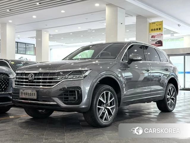 Volkswagen Touareg 2023 Темно-серый из Китая, фото 6