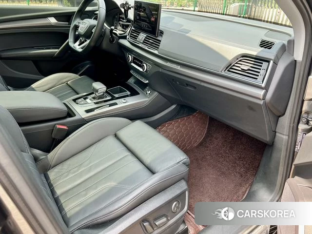 Audi Q5L 2022 Темно-серый из Китая, фото 6