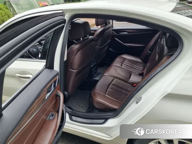 BMW 5 Series (G30) 2018 Белый из Кореи, фото 6