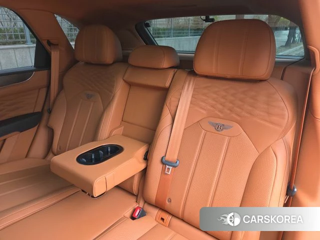 Bentley Bentayga 2024 Жемчужный цвет из Кореи, фото 6
