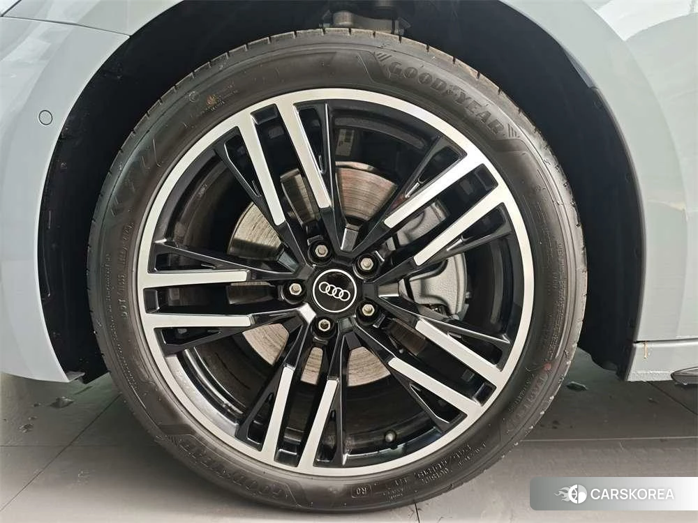 Audi A5L 2025 Серебристо-серый из Китая, фото 6