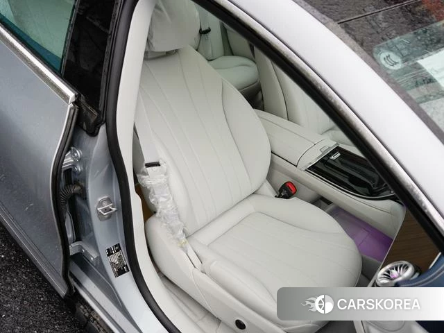 Mercedes-Benz EQE 2026 Серебристо-серый из Китая, фото 6