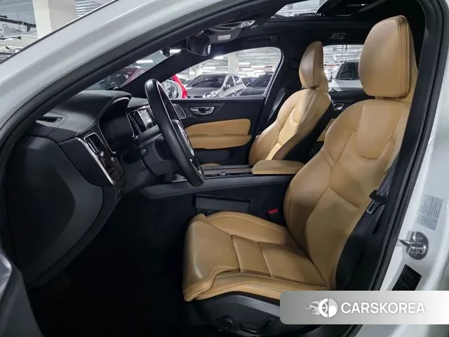 Volvo V60 Cross-Country 2nd Generation 2022 Белый из Кореи, фото 6